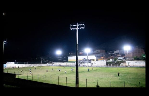 Melhoria da iluminação do campo de futebol